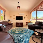 Atlantica 4 Bedroom Near The Villa