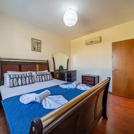 Atlantica 4 Bedroom Near The Villa