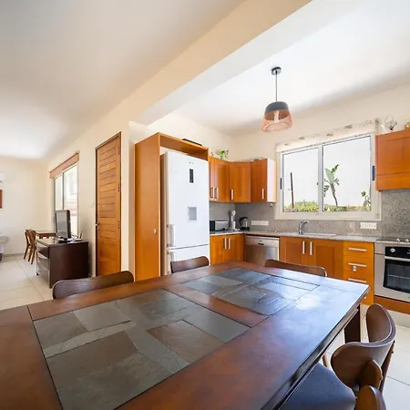 Atlantica 4 Bedroom Near The Villa *
