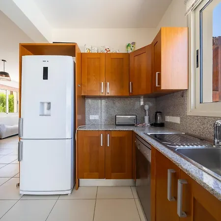 Villa Atlantica 4 Bedroom Near The Protaras