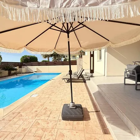 Atlantica 4 Bedroom Near The Villa *