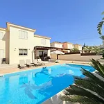 Atlantica 4 Bedroom Near The