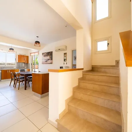 Atlantica 4 Bedroom Near The Willa Protaras