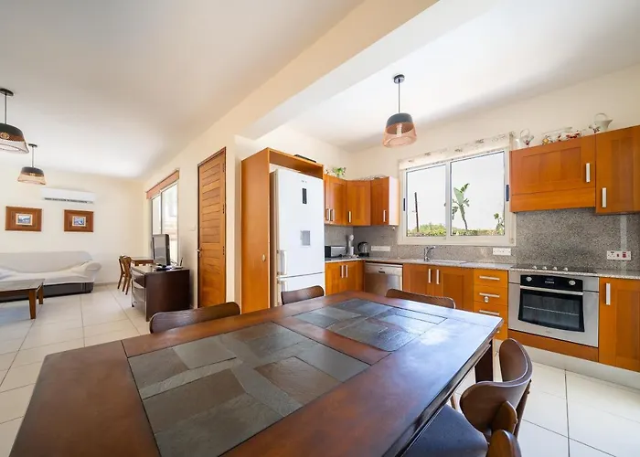 Atlantica 4 Bedroom Near The Villa *