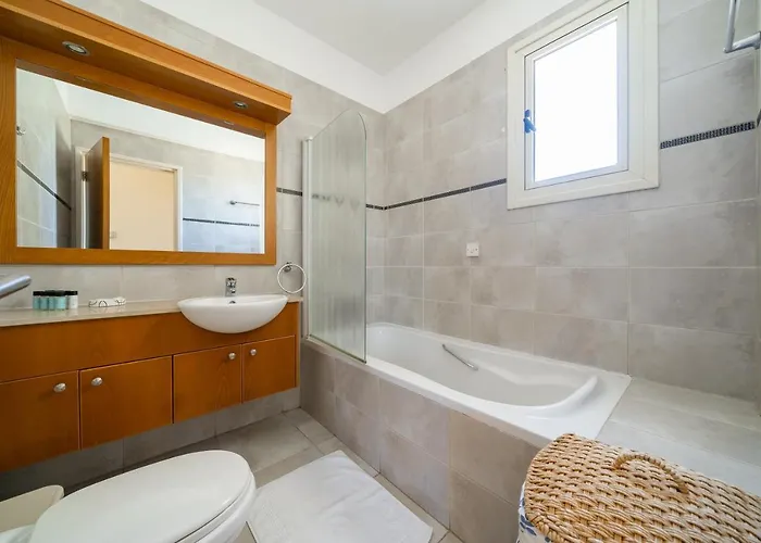 Atlantica 4 Bedroom Near The * Protaras