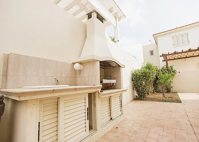 Willa Atlantica 4 Bedroom Near The Protaras