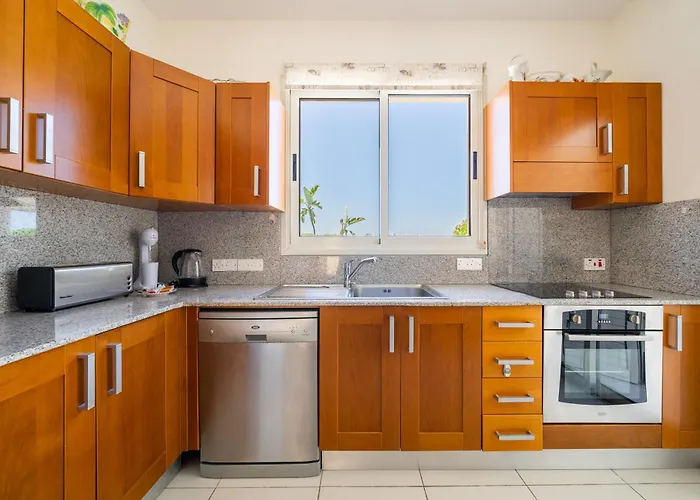 Willa Atlantica 4 Bedroom Near The Protaras